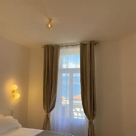 : De Grand Standing Vue Mer. אז'אקסיו