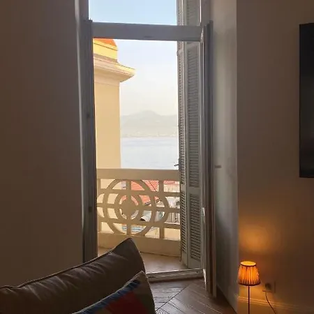 : De Grand Standing Vue Mer. אז'אקסיו