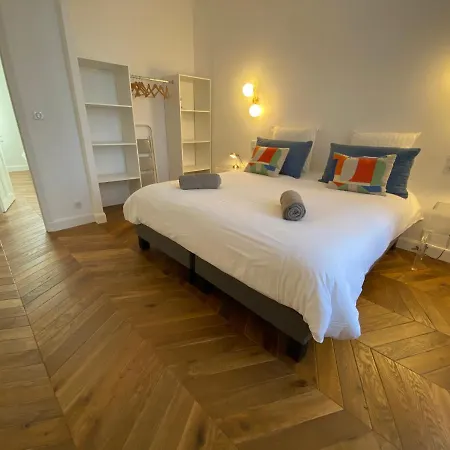 : De Grand Standing Vue Mer. * אז'אקסיו